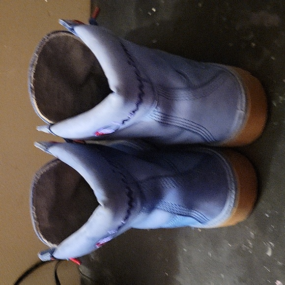 Damaged Champion Timberlakes - Picture 2 of 2